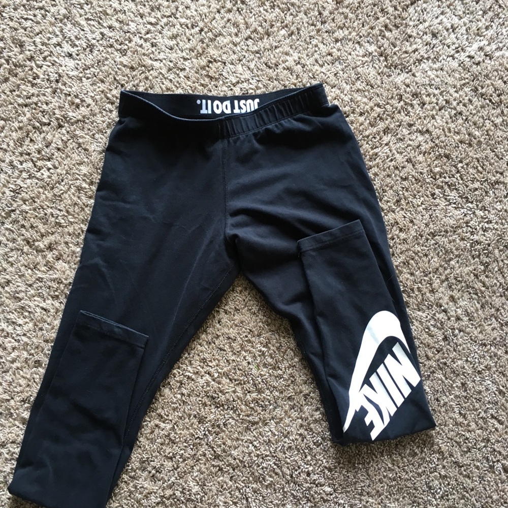 Nike leggings size medium